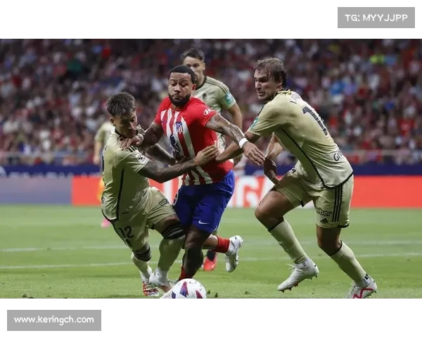 西甲联赛格拉纳达戈纳隆中场拦截